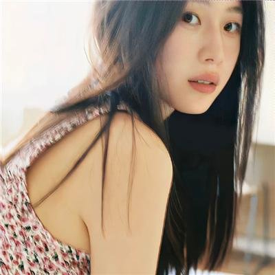 俏丽佳人